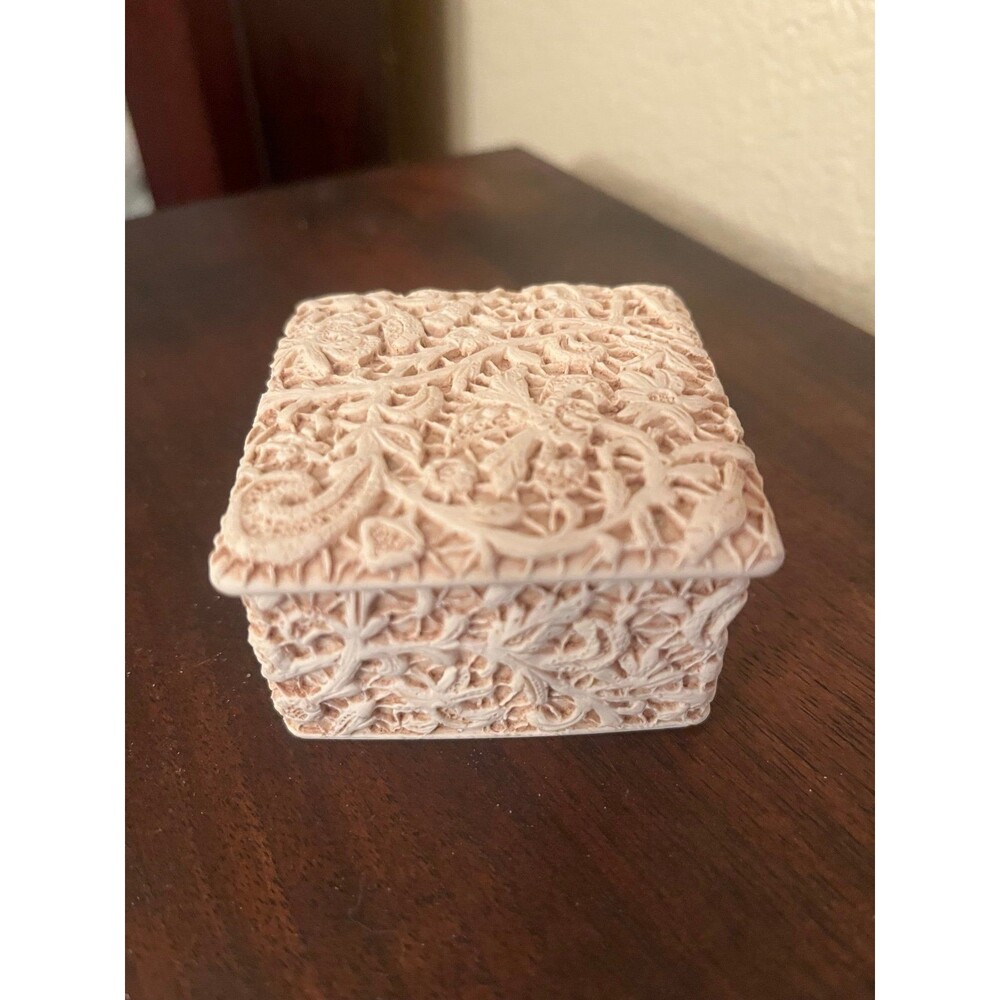 Vintage Lace Collection Ring/Trinket Box